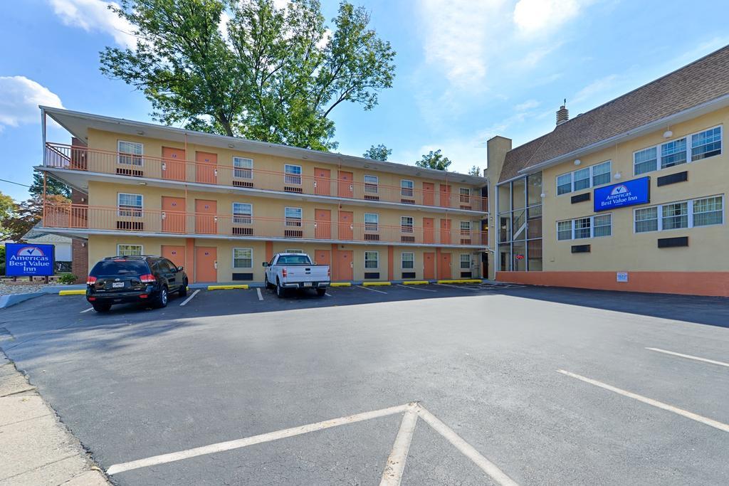 Media Inn & Suites Exterior photo