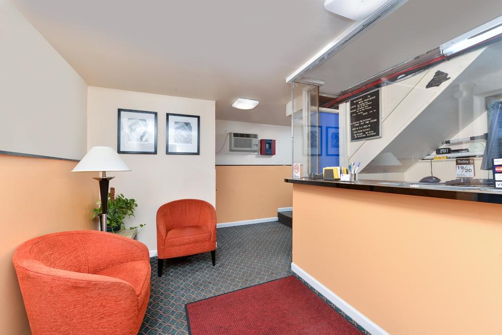 Media Inn & Suites Exterior photo