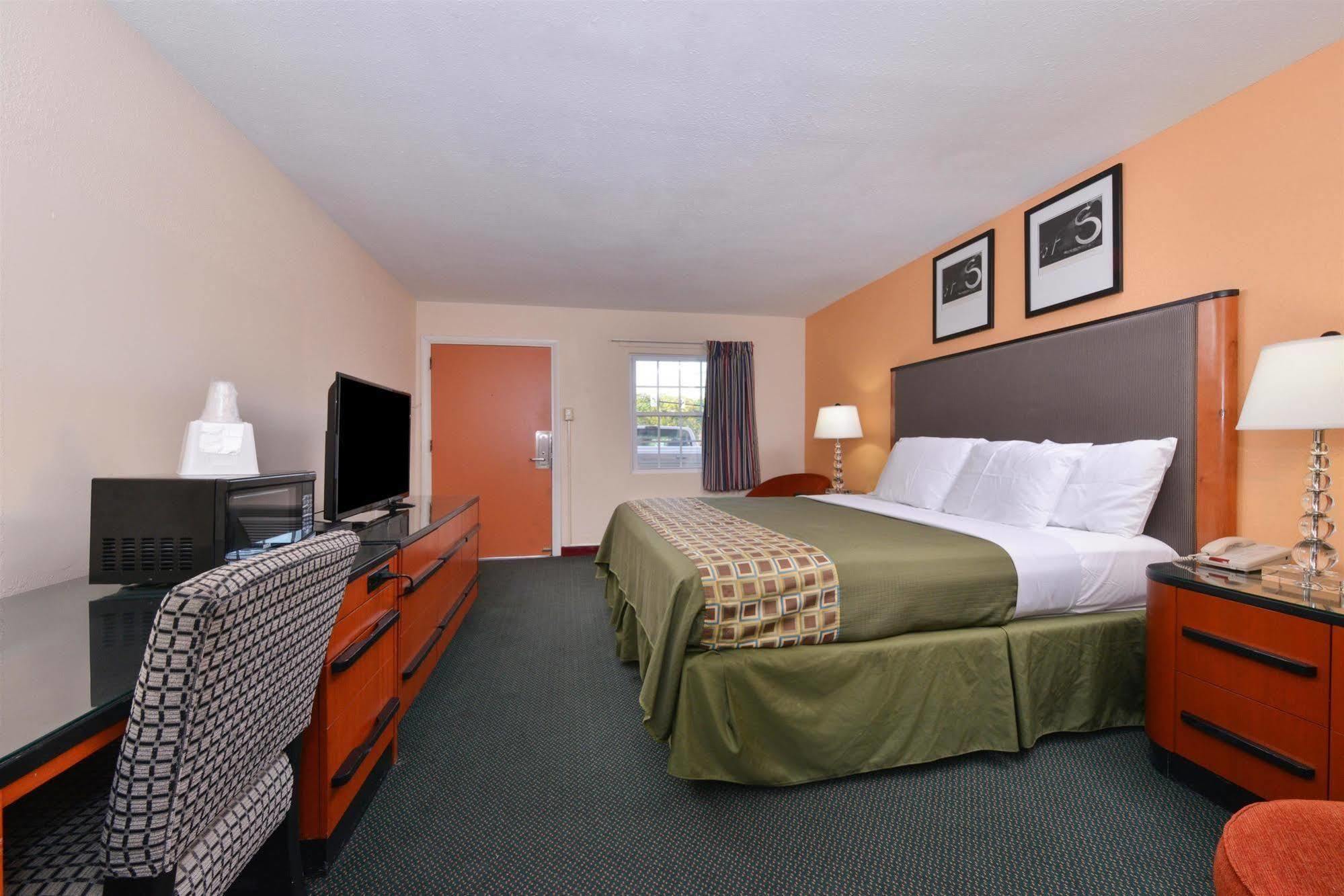 Media Inn & Suites Exterior photo